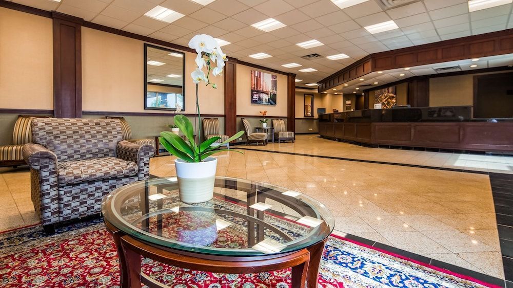 Best Western Plus Chicago Hillside 2