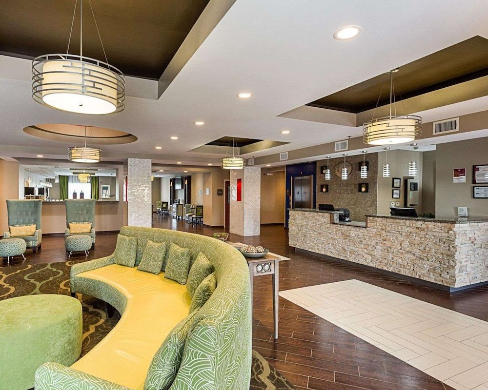 Comfort Suites near Tanger Outlet Mall 2