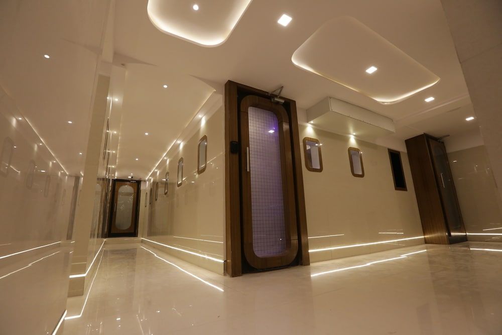 Qubestay Airport Capsule Hotel & Hostel 2