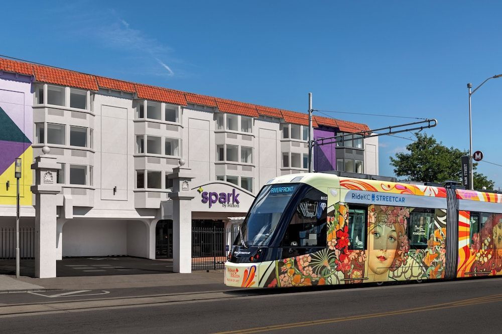 Spark by Hilton Kansas City Plaza Streetcar 1