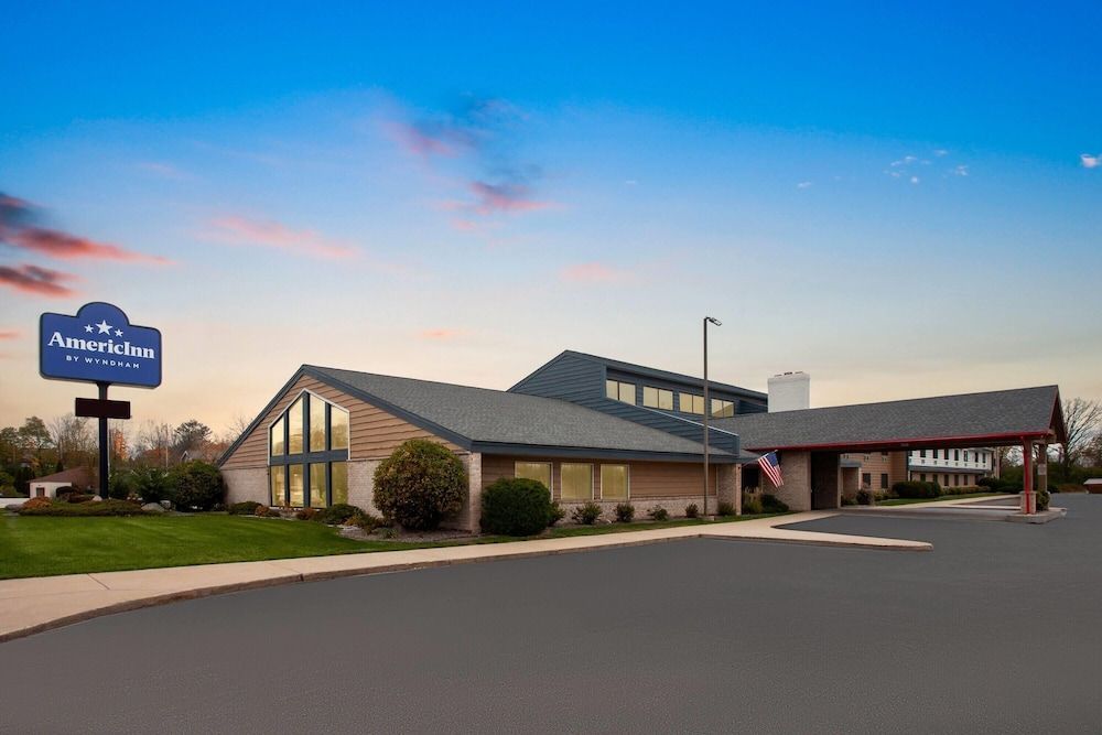 AmericInn by Wyndham Green Bay West 1