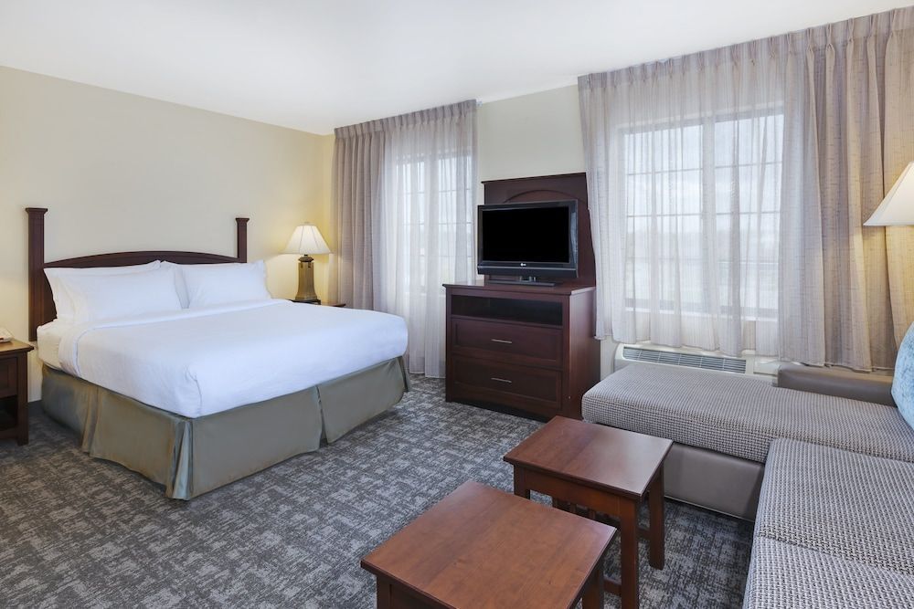 Staybridge Suites LANSING-OKEMOS by IHG 2