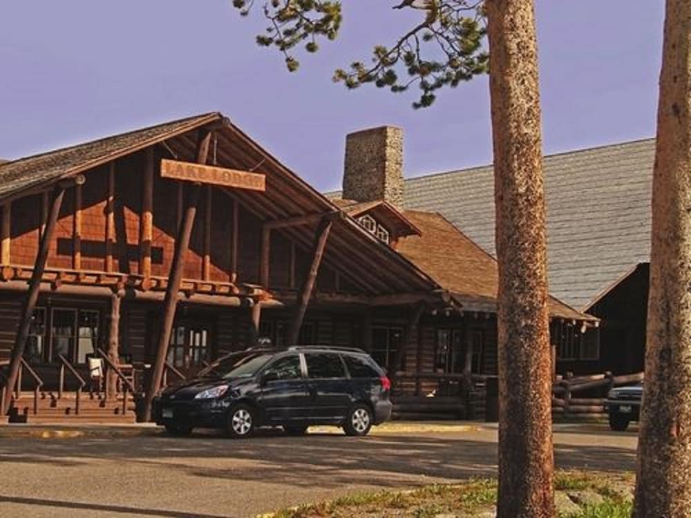 Lake Lodge Cabins - Inside the Park 1
