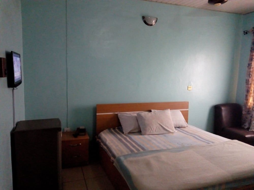 Adebayowa Hotel 2