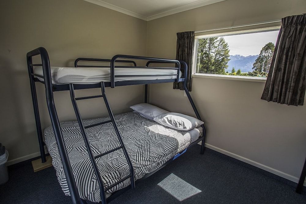Fiordland Great Views Holiday Park 1
