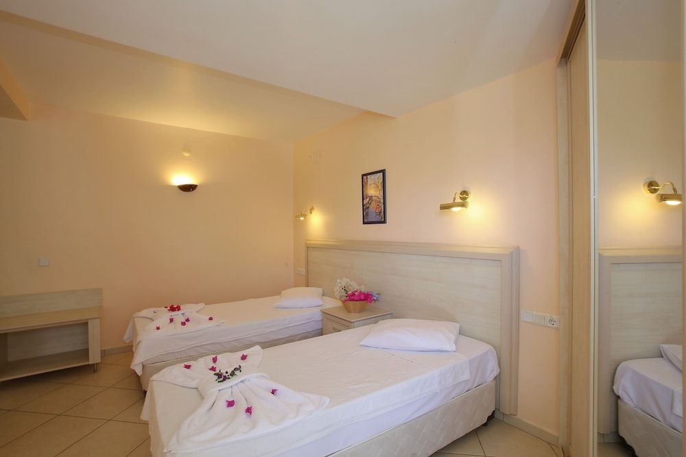 Catamaran Hotel 1