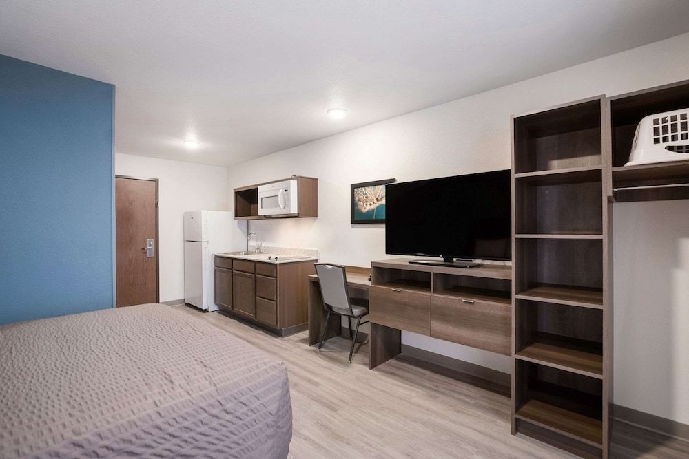 WoodSpring Suites Detroit Madison Heights 1