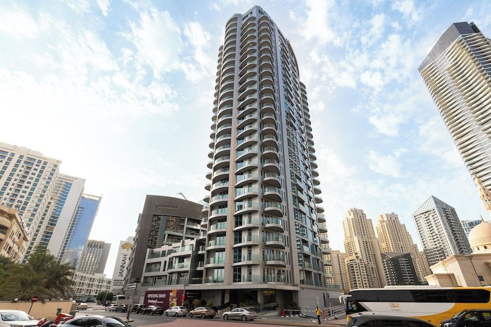SIMPLY COMFORT Bright Apartments Steps from Marina Walk 1