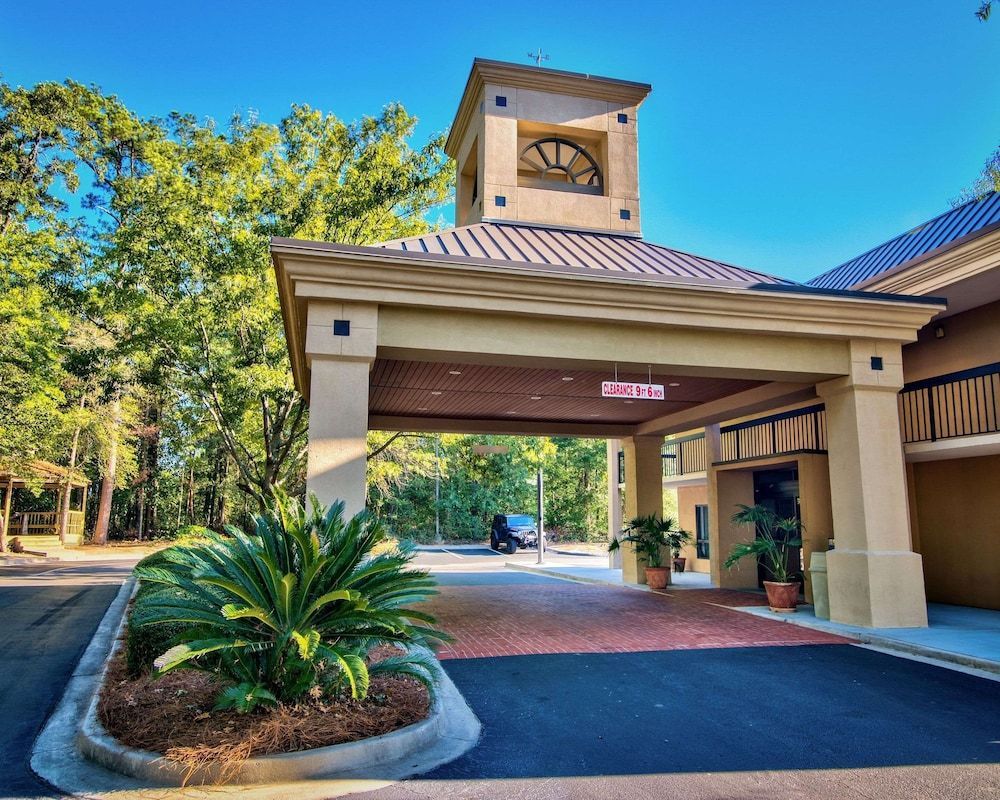 Clarion Inn & Suites Aiken South 1