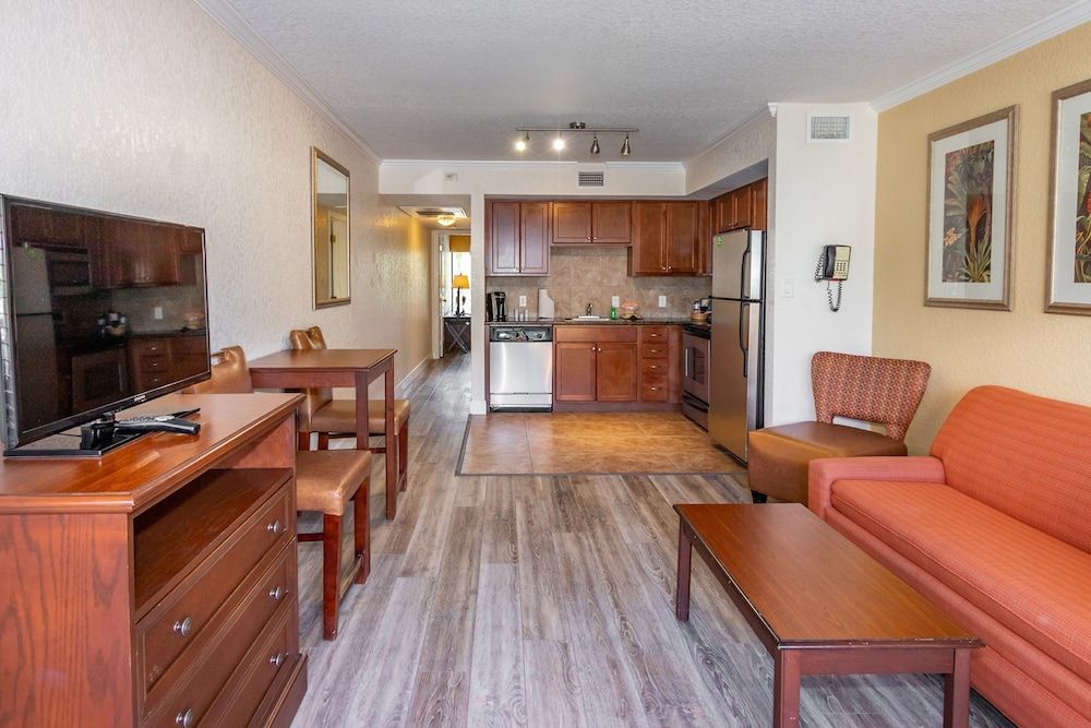 Coconut Cove All-Suite Hotel 2