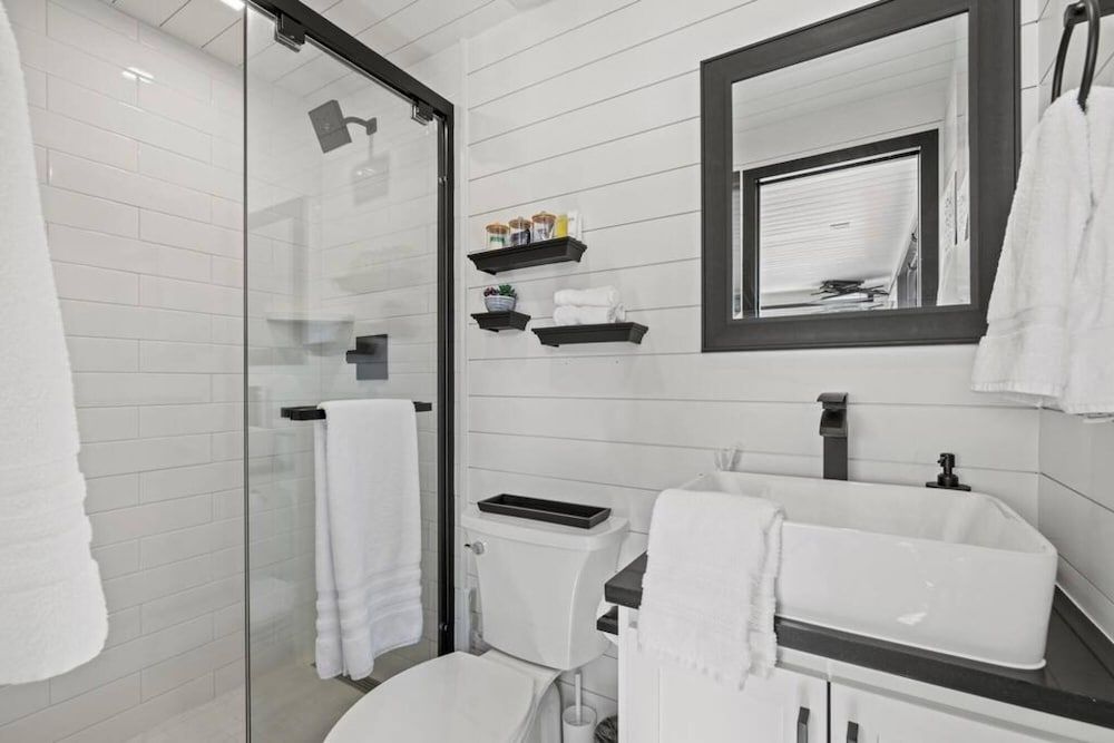 New Wilderness Hideout-Cozy Container Home 2