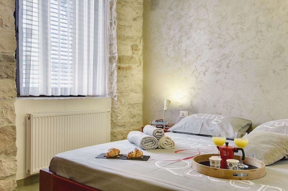 Mimoza Old Town Pula Apartments 2