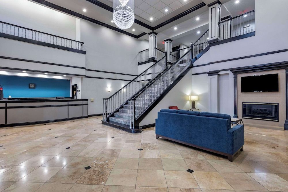 Quality Inn & Suites I-35 E-Walnut Hill 2