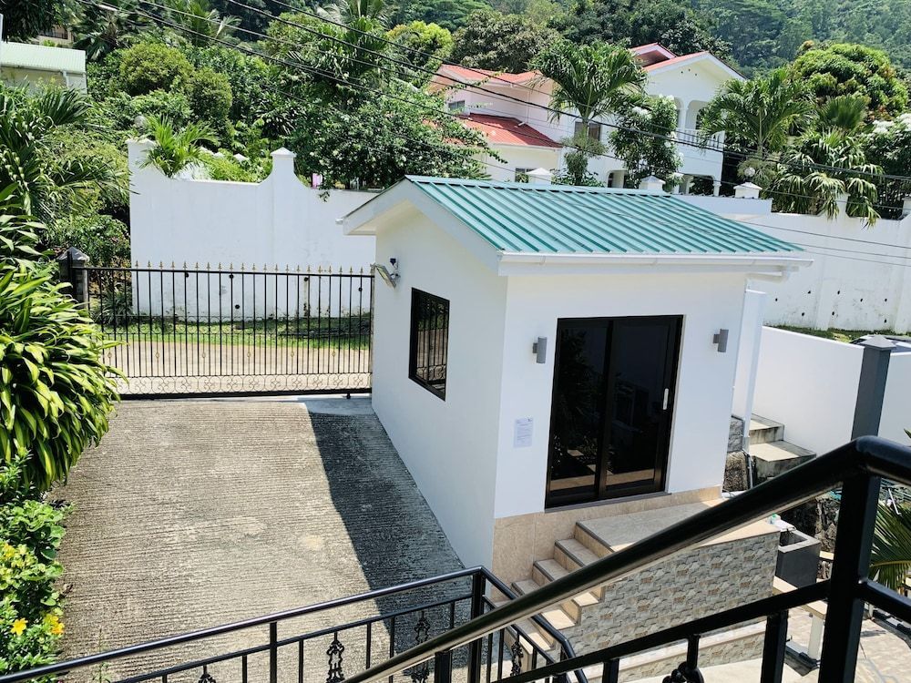 Oceanic View Apartments 2
