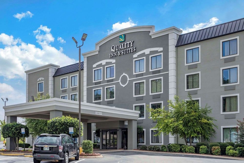Quality Inn & Suites Chattanooga West near Lookout Mountain 1