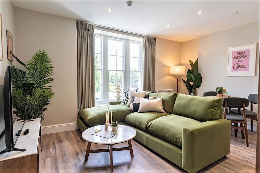YourApartment - Wellington Place 1