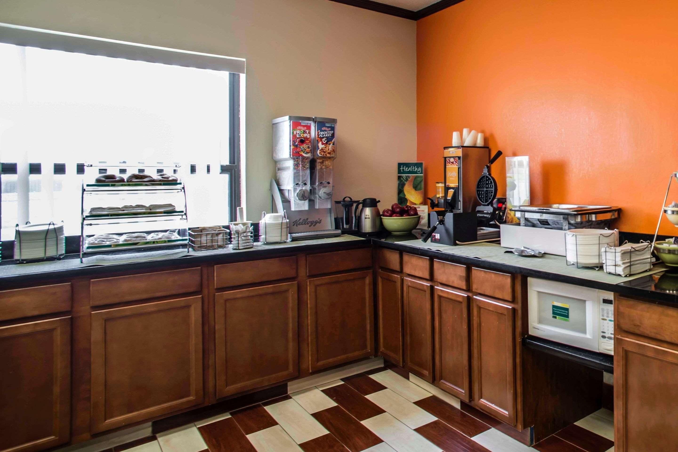 Quality Inn Harrisburg 2