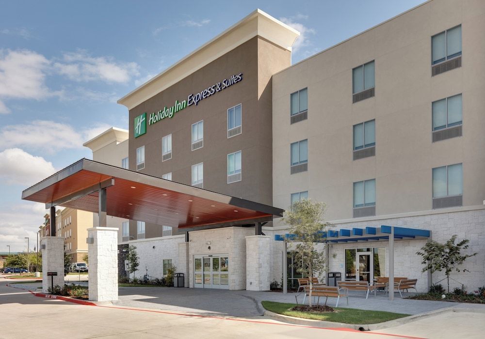 Holiday Inn Express & Suites PLANO - THE COLONY by IHG 1