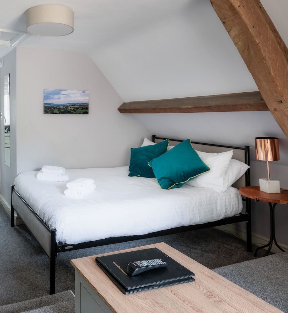 The Coach House Beautiful Georgian Apartment Wifi and Parking near Bath 1