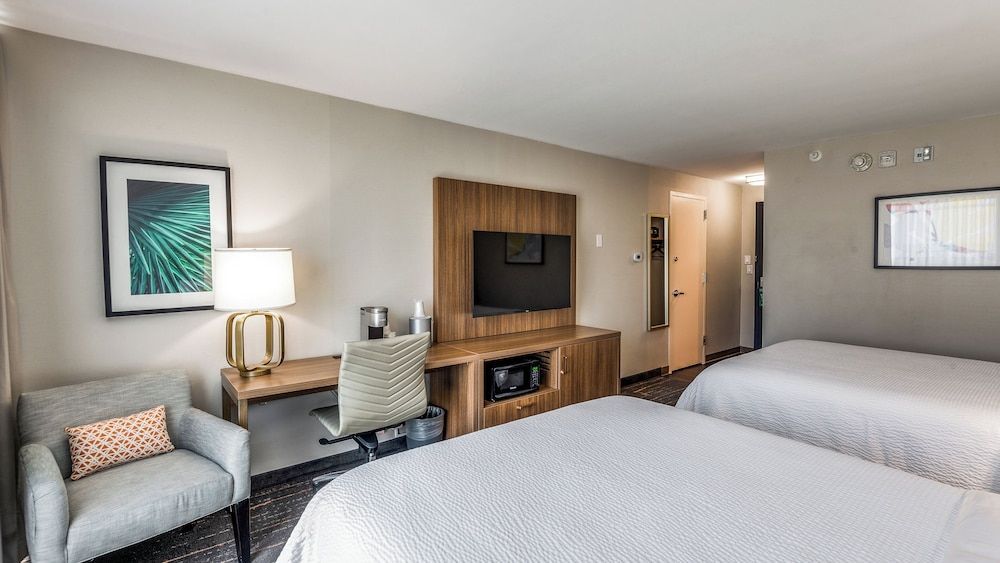 Holiday Inn DALLAS MARKET CTR LOVE FIELD by IHG 2