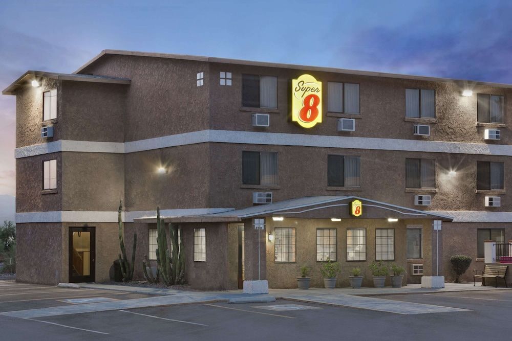Super 8 by Wyndham Lake Havasu City 1