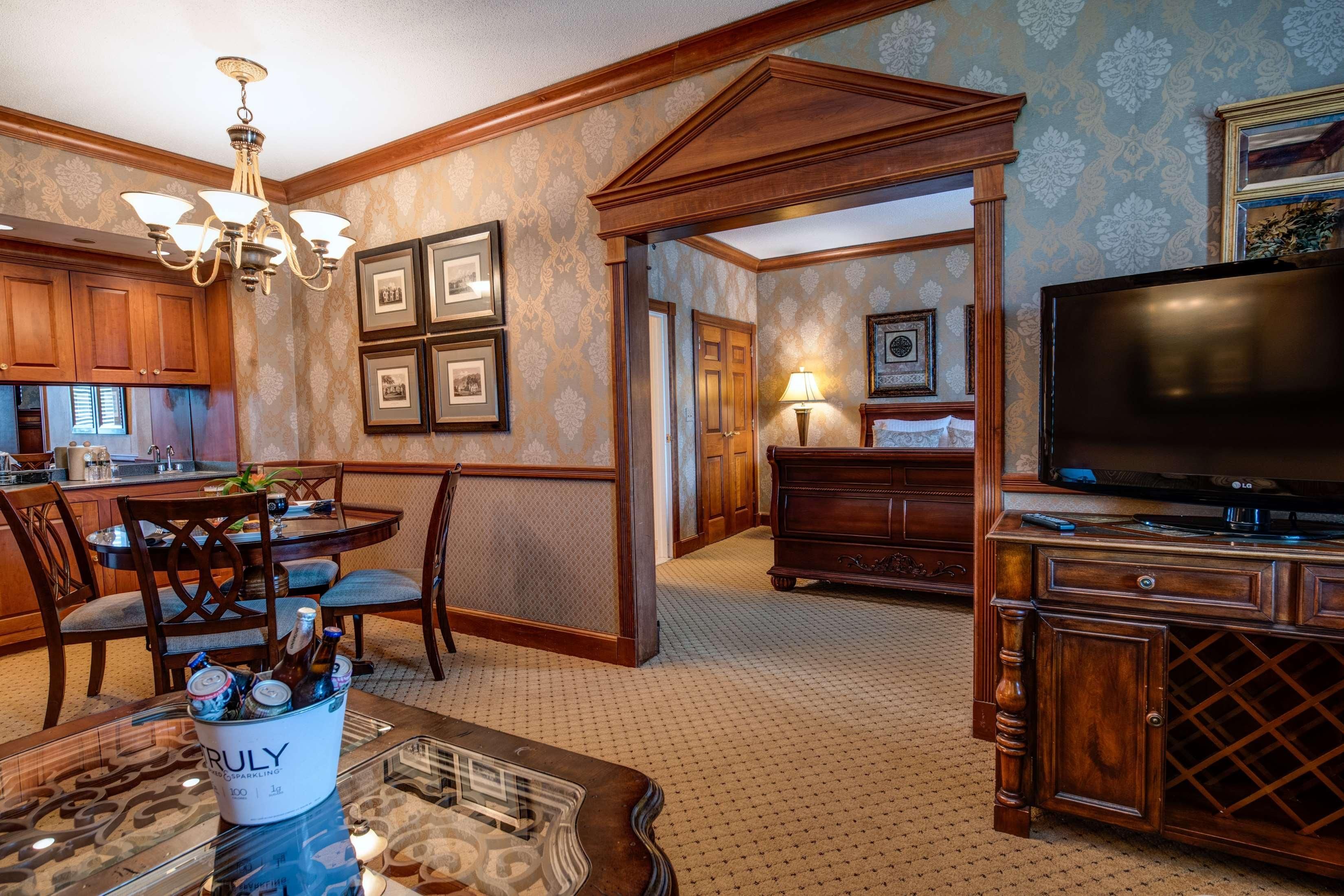 Nassau Inn 2