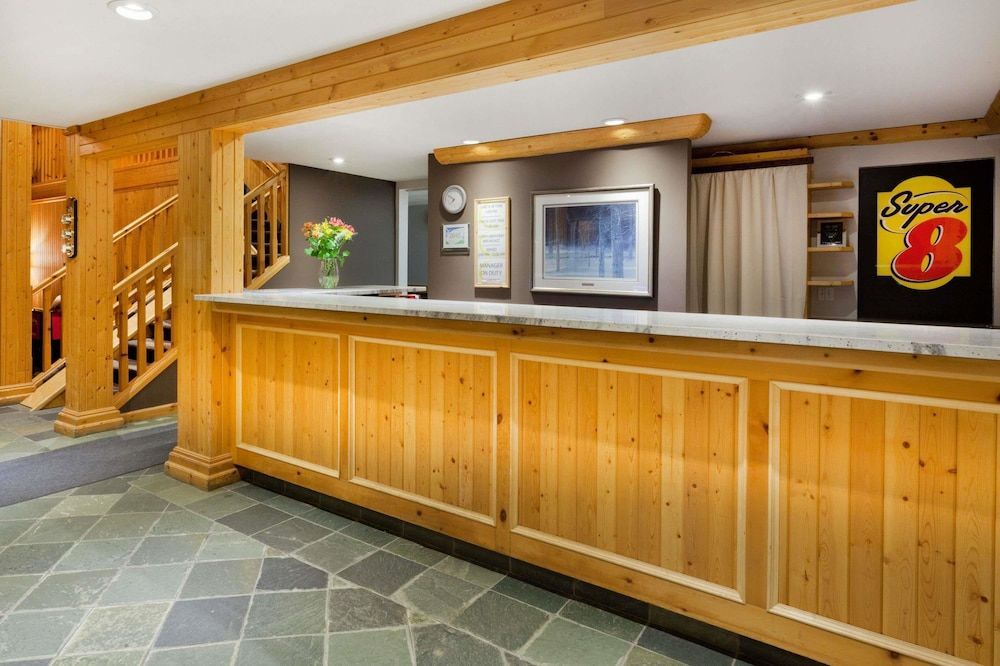 Super 8 by Wyndham Valemount 2