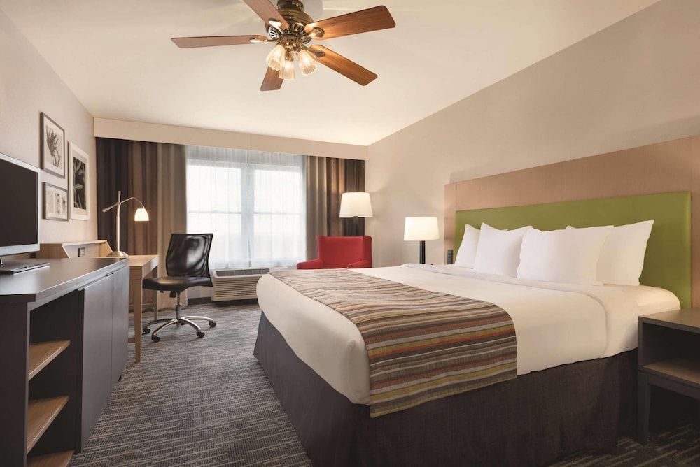 Country Inn & Suites by Radisson, Galena, IL 1