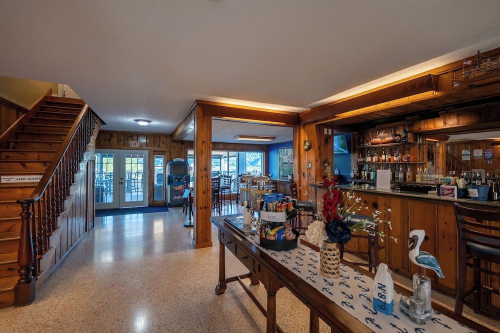 Riverboat Inn & Suites 2