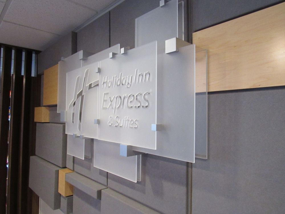 Holiday Inn Express & Suites LINCOLN SOUTH by IHG 2