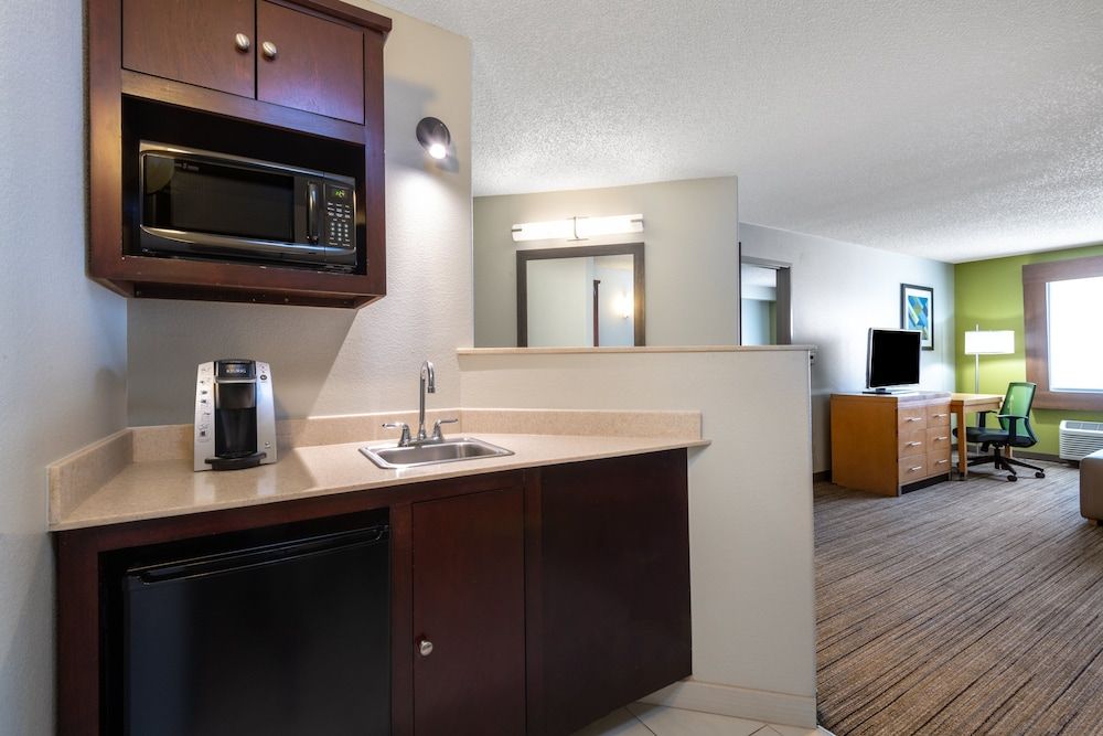 Holiday Inn Express & Suites WHEAT RIDGE-DENVER WEST by IHG 2