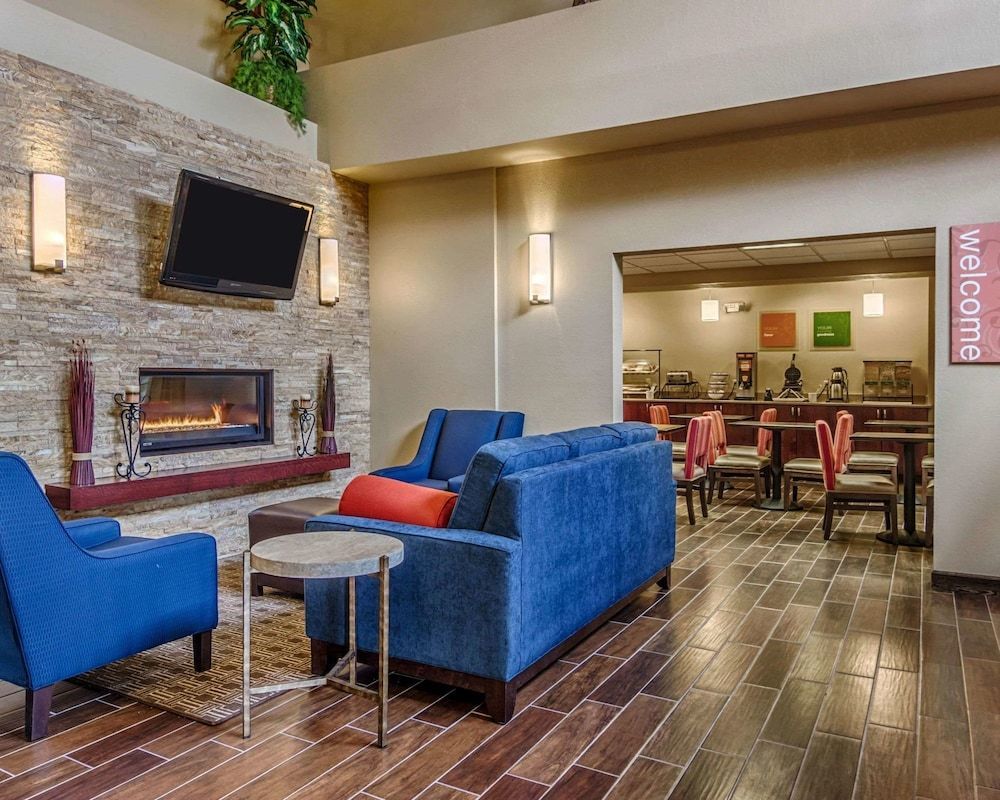Comfort Inn & Suites Grafton-Cedarburg 2