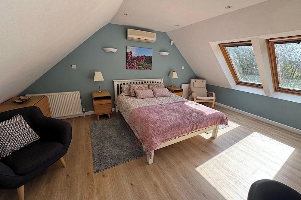 River Tamar Couples Retreat - Dog-Friendly 2