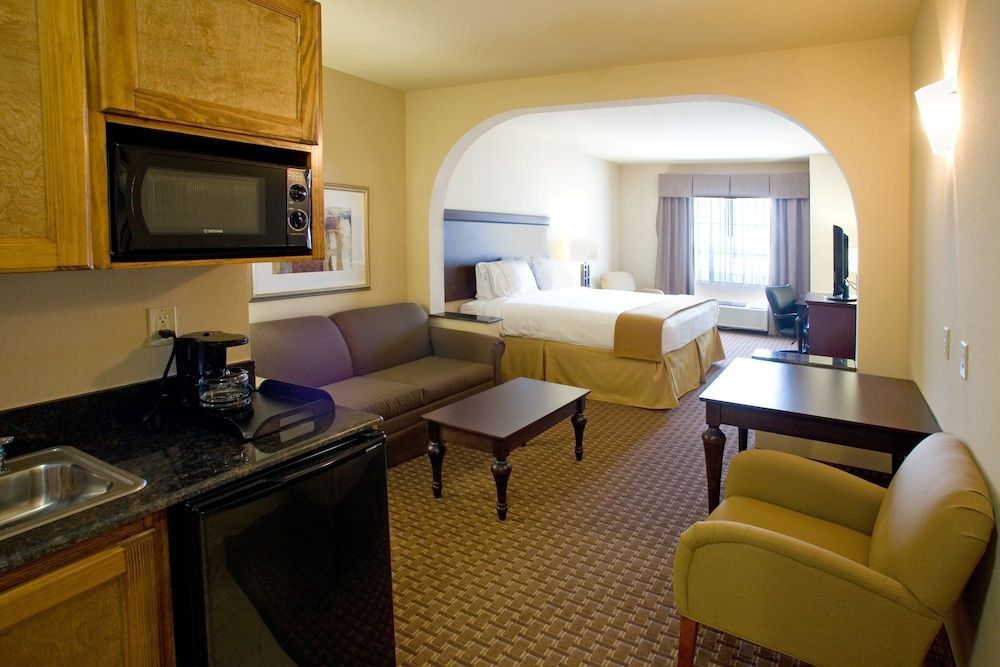 Holiday Inn Express & Suites KINGSVILLE by IHG 2