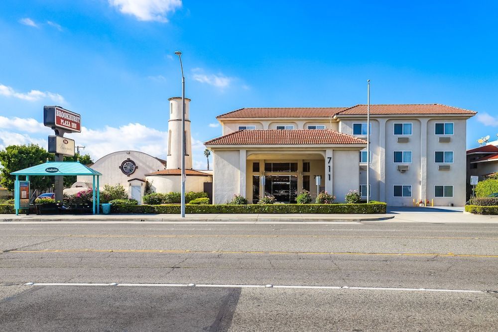 Brookhurst Plaza Inn 1