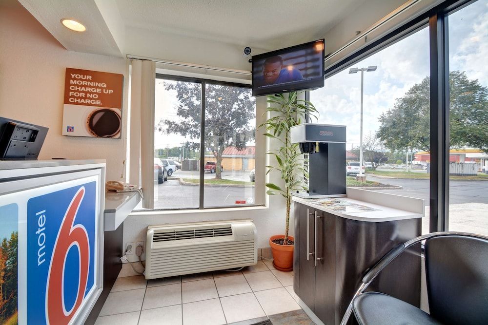 Motel 6-Southington, CT - Hartford 2