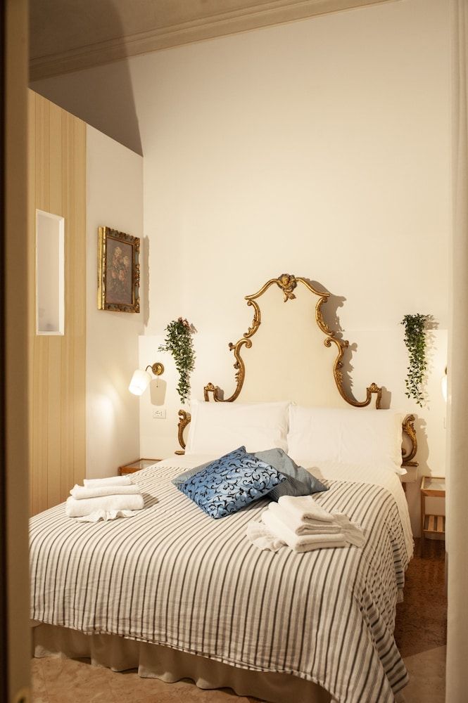 Gran Suite Piazza Maggiore - T&T communications 1