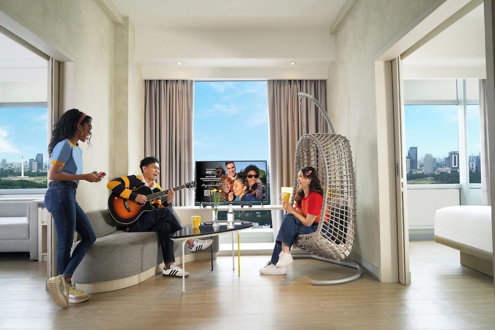 YELLO Hotel Harmoni 1