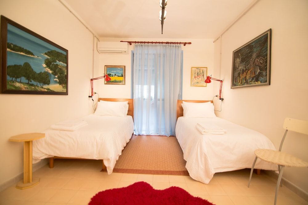 B&B Artistic Tirana 1