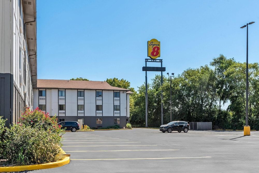 Super 8 by Wyndham Terre Haute 1