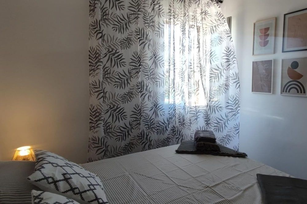 Stunning 2-bed House in Jezera With Sea Views 2