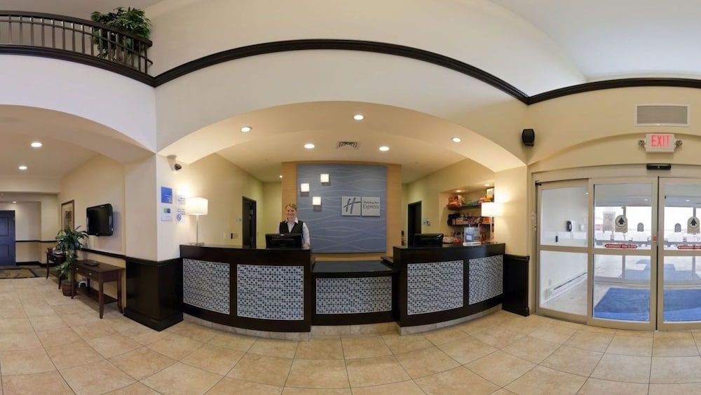 Holiday Inn Express & Suites PEKIN (PEORIA AREA) by IHG 1