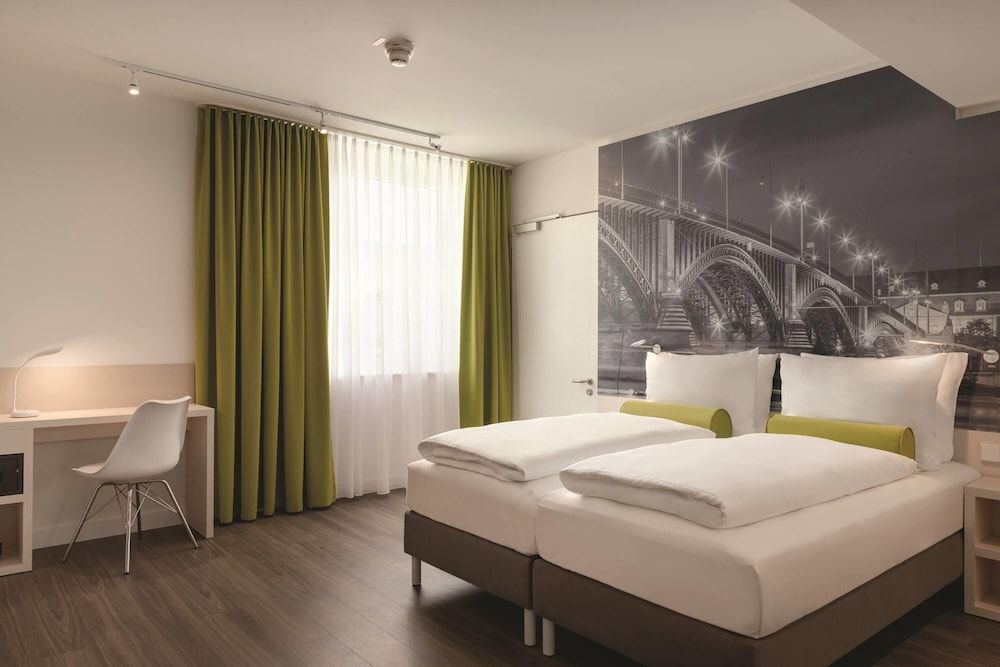 Super 8 by Wyndham Mainz Zollhafen 1