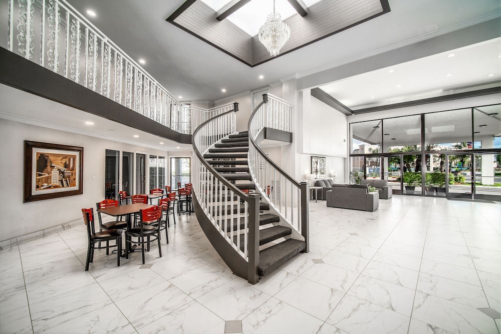 The Buena Park Hotel & Suites 2