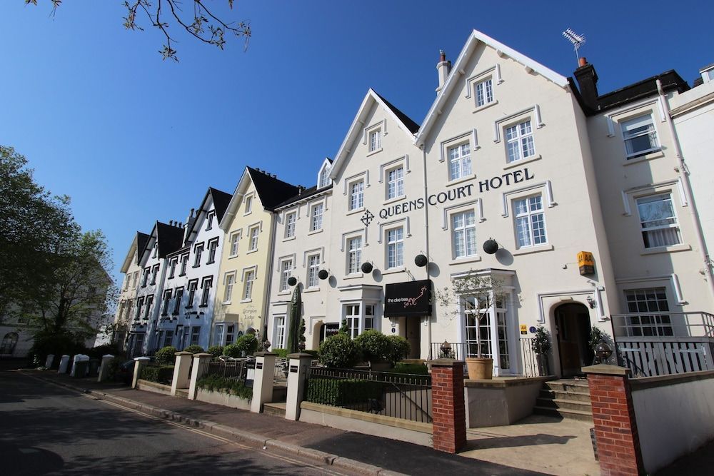 Queens Court Hotel 1