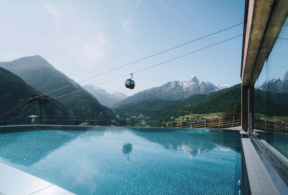 Grünwald Resort Sölden Appartements und Chalets mit Pool 1