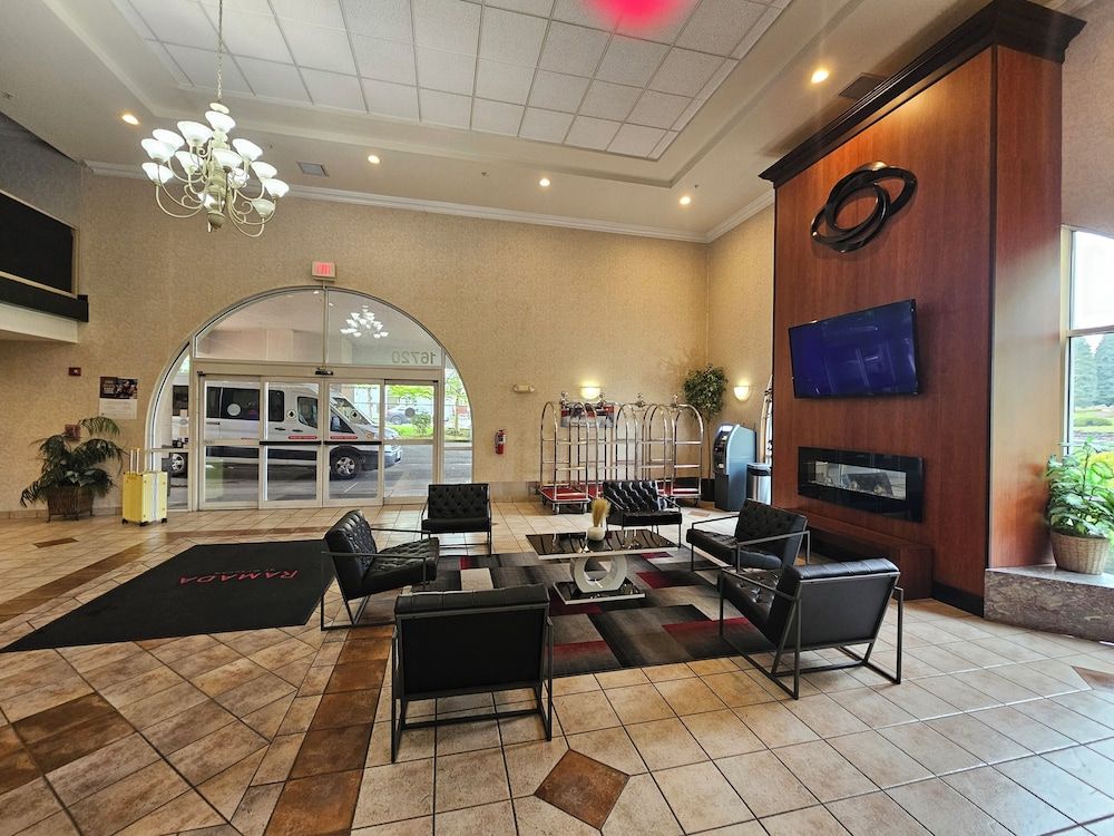 Ramada by Wyndham SeaTac Airport 2