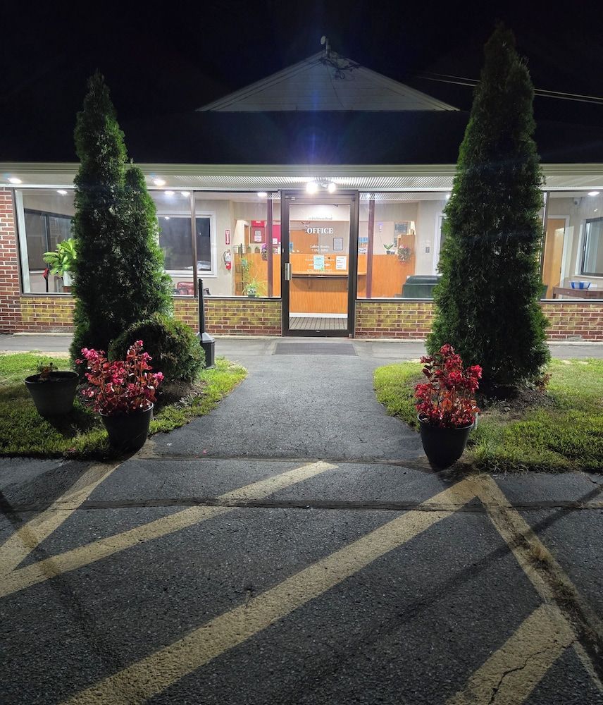Nashoba Valley Inn & Suites 1