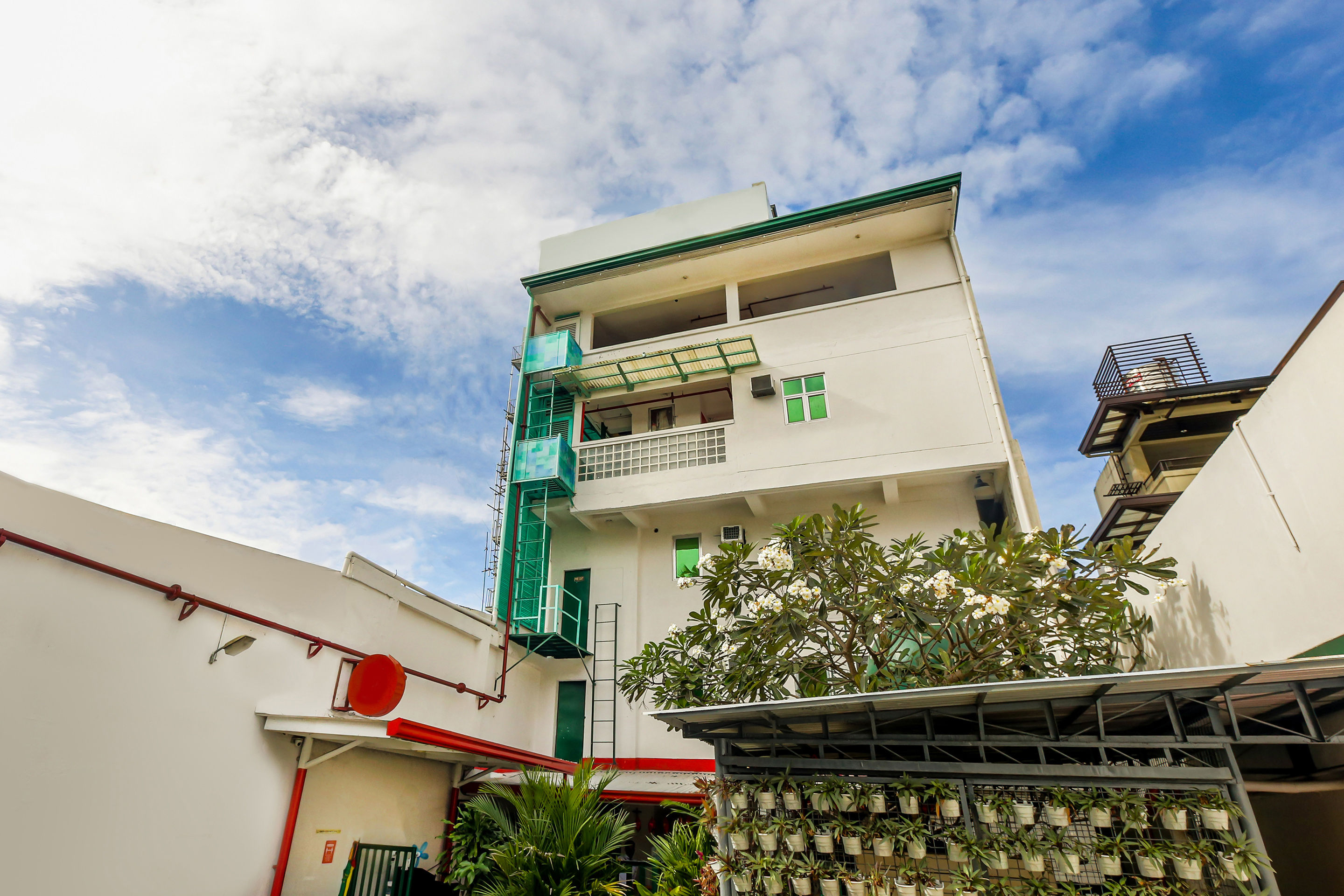 Vaccinated Staff - OYO 842 City Smiles Apartelle 2