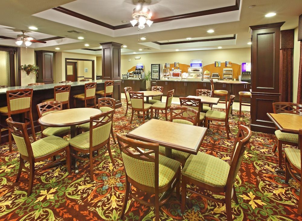 Holiday Inn Express & Suites HENDERSON-TRAFFIC STAR by IHG 1